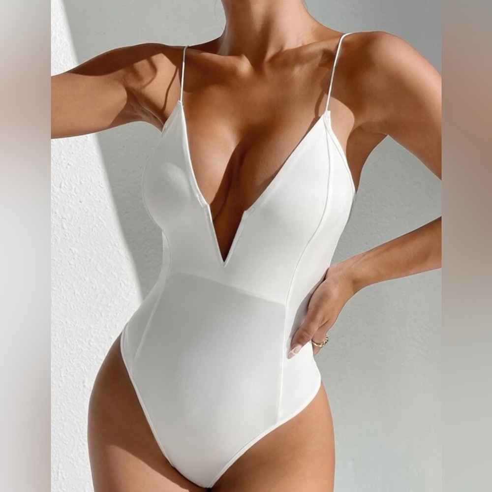 Solid Plunging Neck Cami Bodysuit SHEIN PETITE
